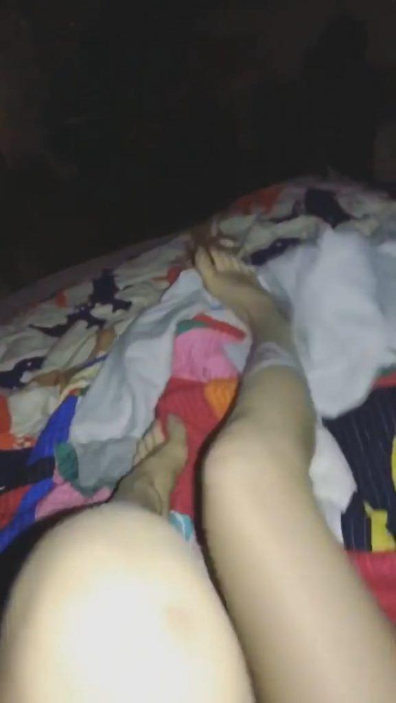 6P Bella Thorne Topless