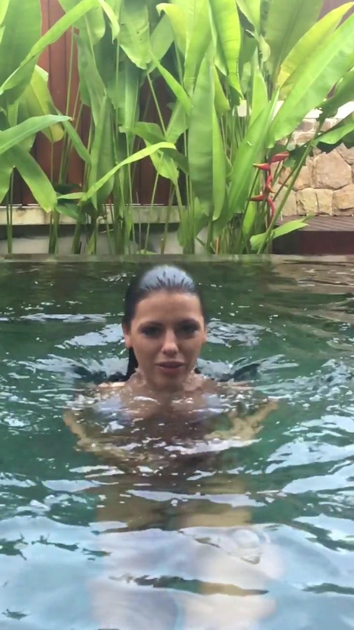 4P Adriana Chechik Topless