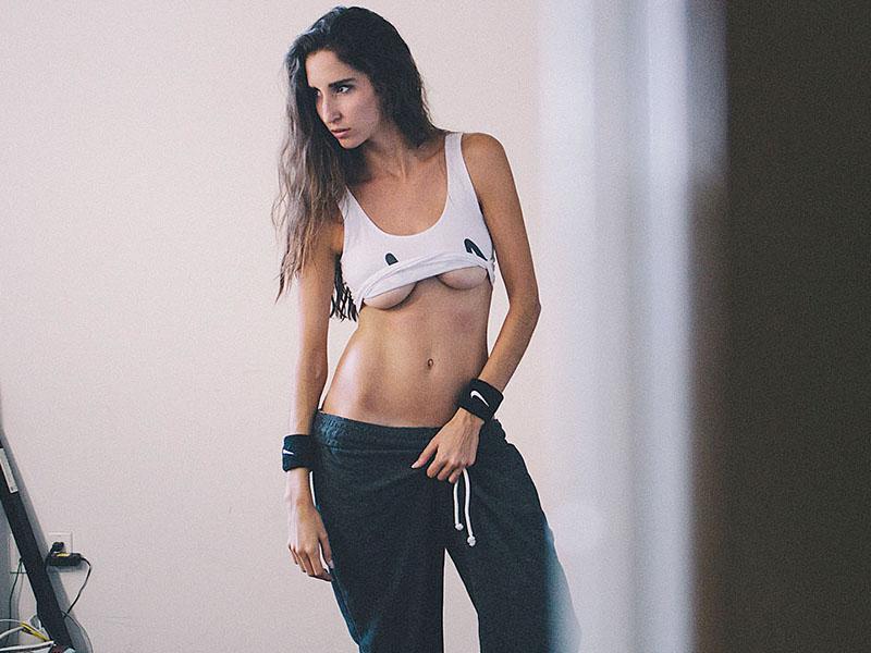 14P Topless photoset of Aimee Caba