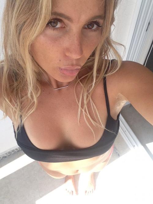 25P Cute Alana Blanchard leaked nudes