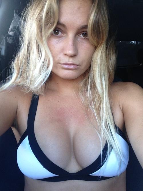 25P Cute Alana Blanchard leaked nudes