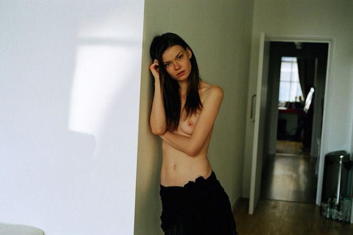 4P Alexandra Vittek Oben-ohne-Bilder