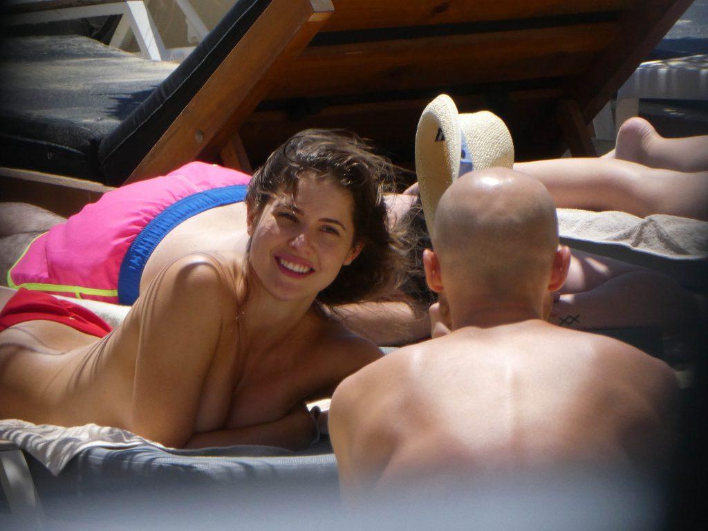 25P Amanda Cerny Topless