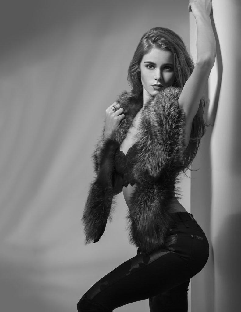 17P Amberleigh West Topless