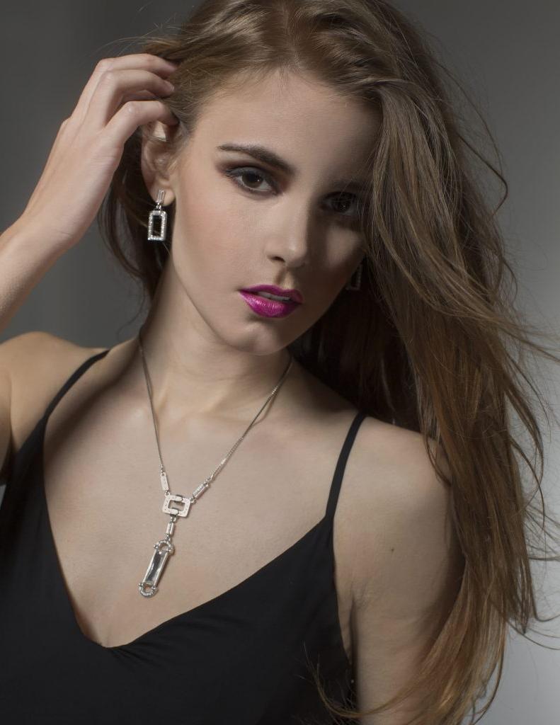 17P Amberleigh West Topless