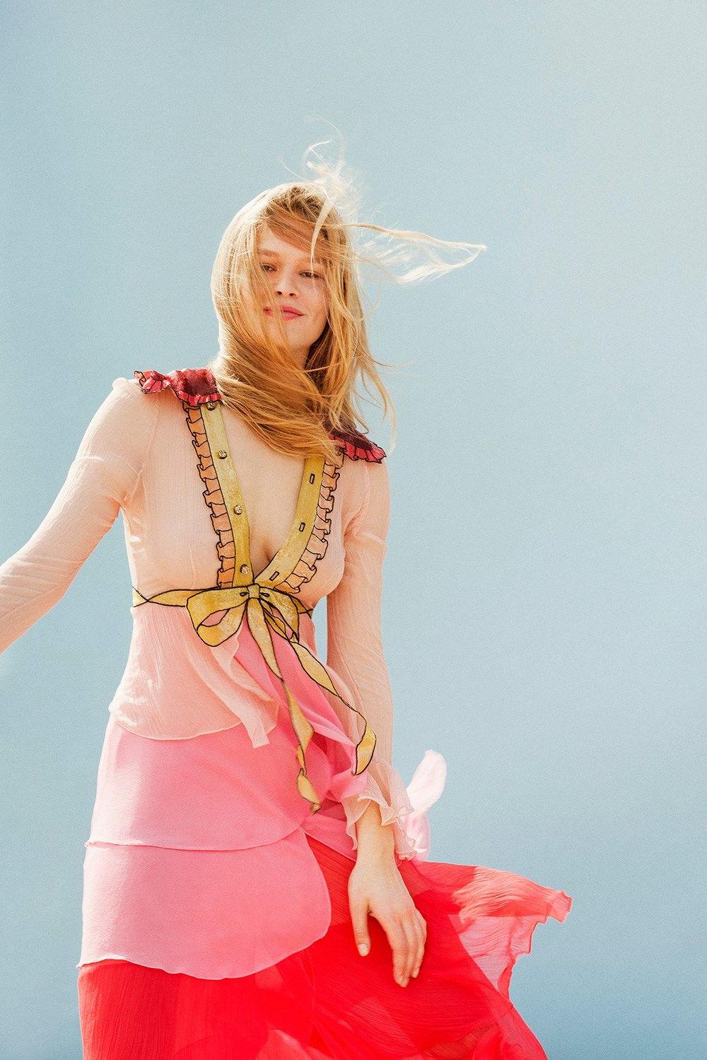 5P Topless Photoset of Anna Ewers