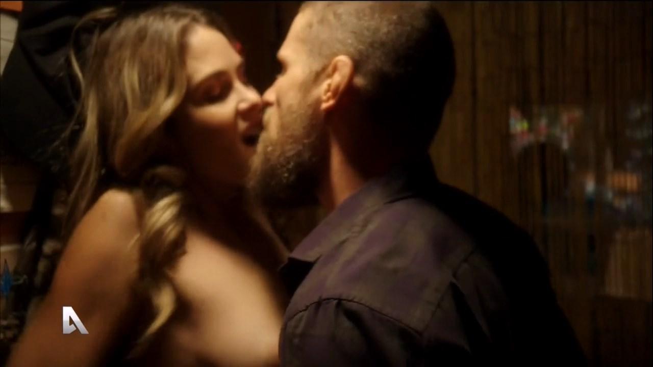 4P Anna Hutchison Topless