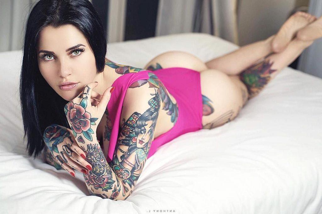 25P Aurore Pariente Topless
