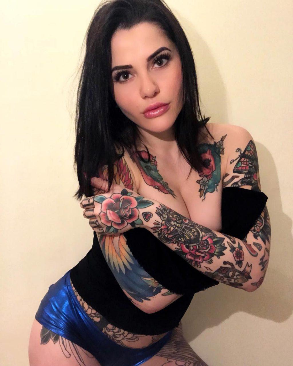 25P Aurore Pariente Topless