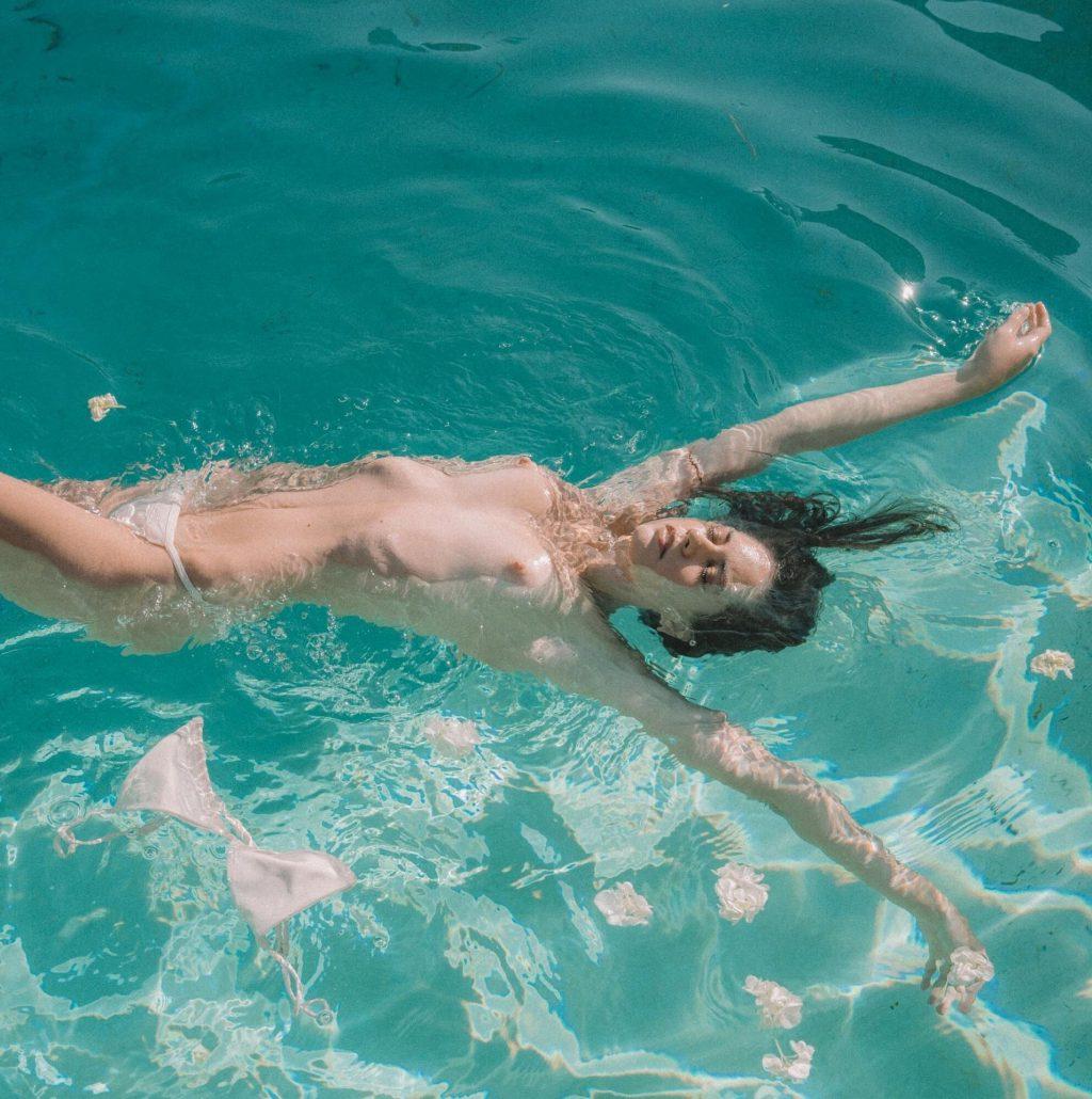 4P Beate Muska Topless