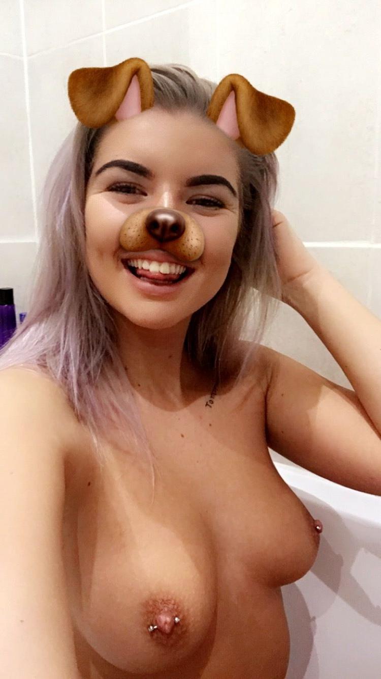 7P Topless Photos of Beth Spiby