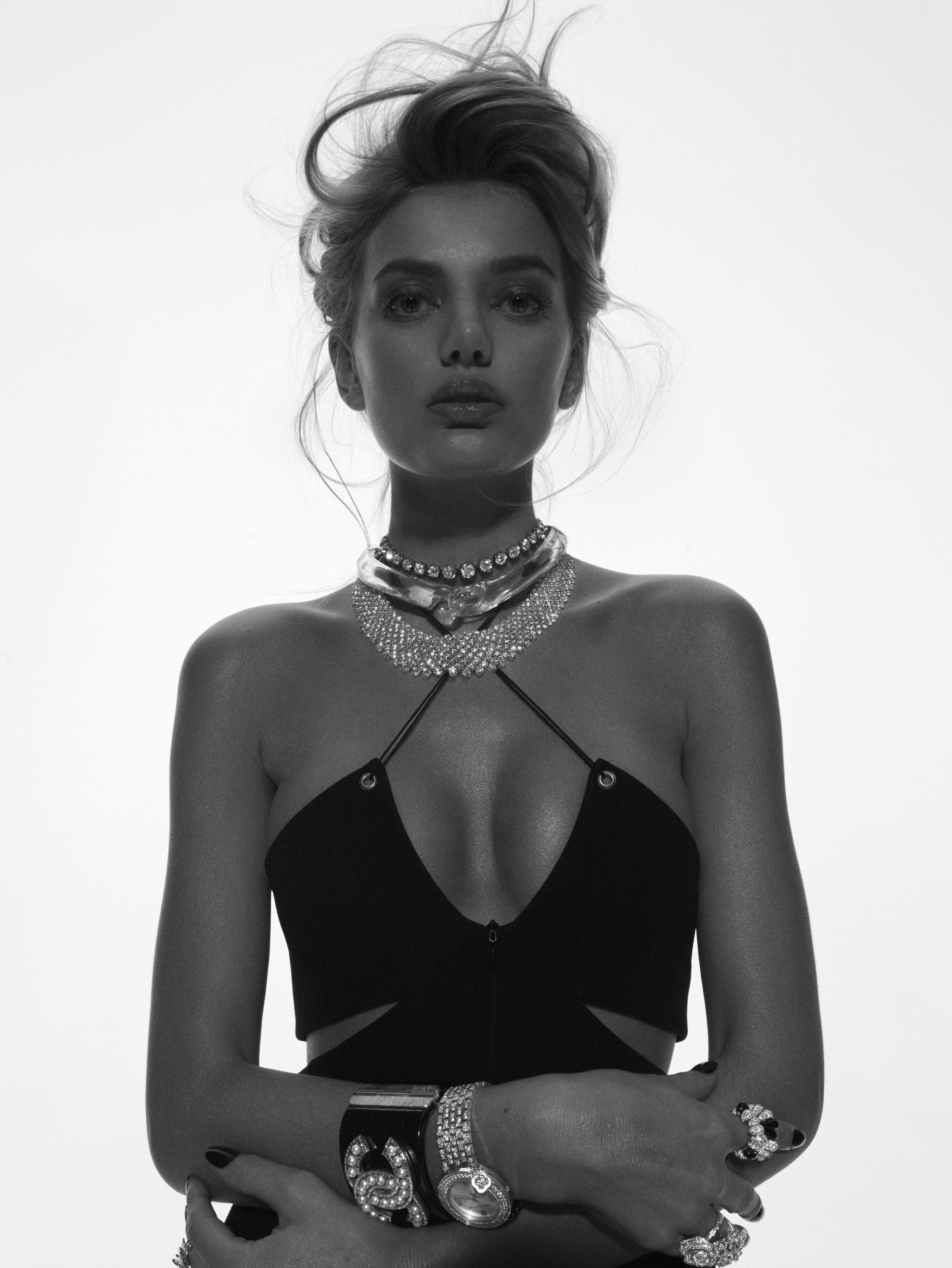5P Topless Photos of Bregje Heinen