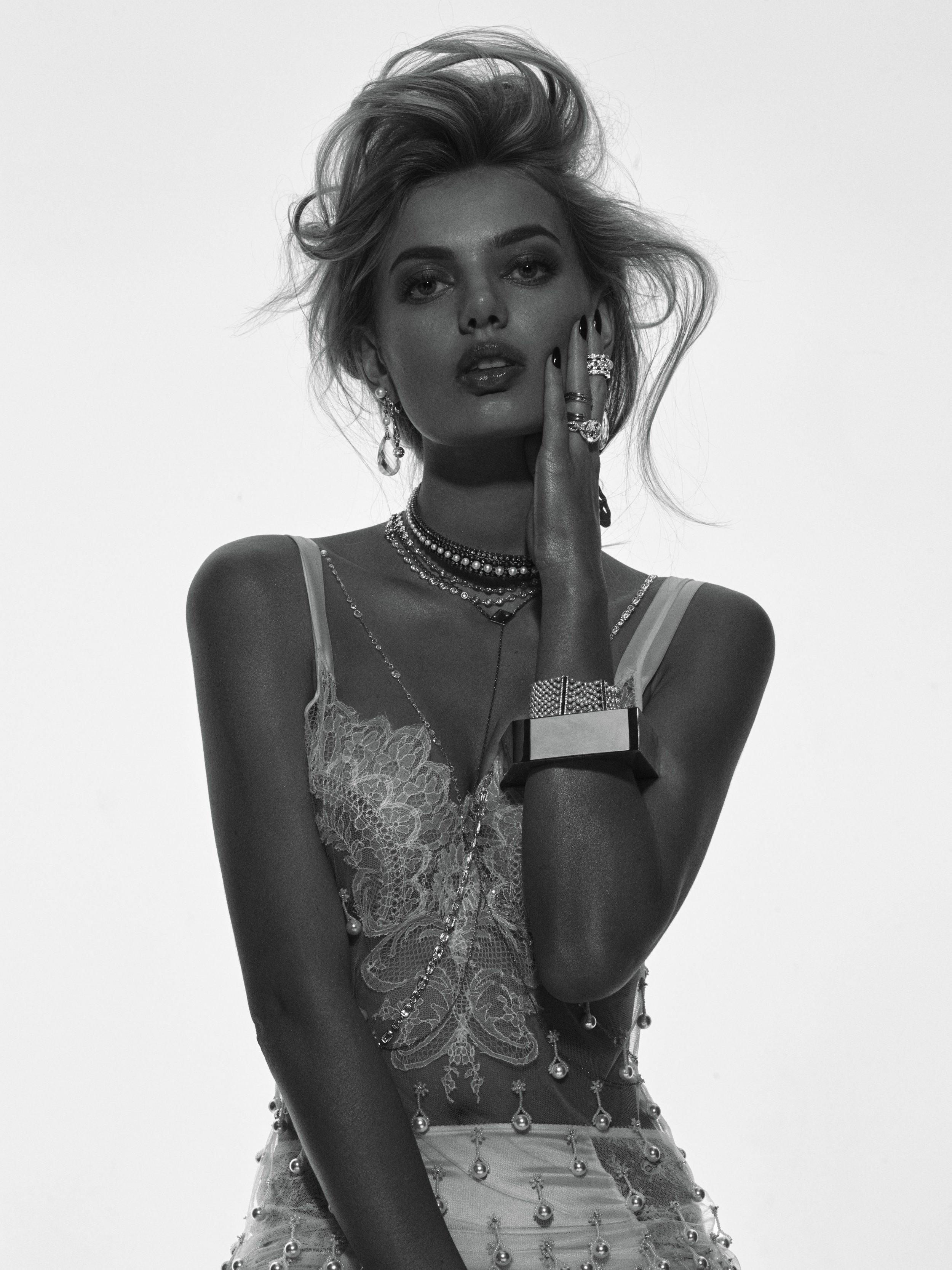 5P Topless Photos of Bregje Heinen