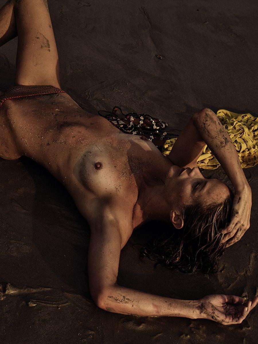 6P Topless pics of Carolyn Murphy
