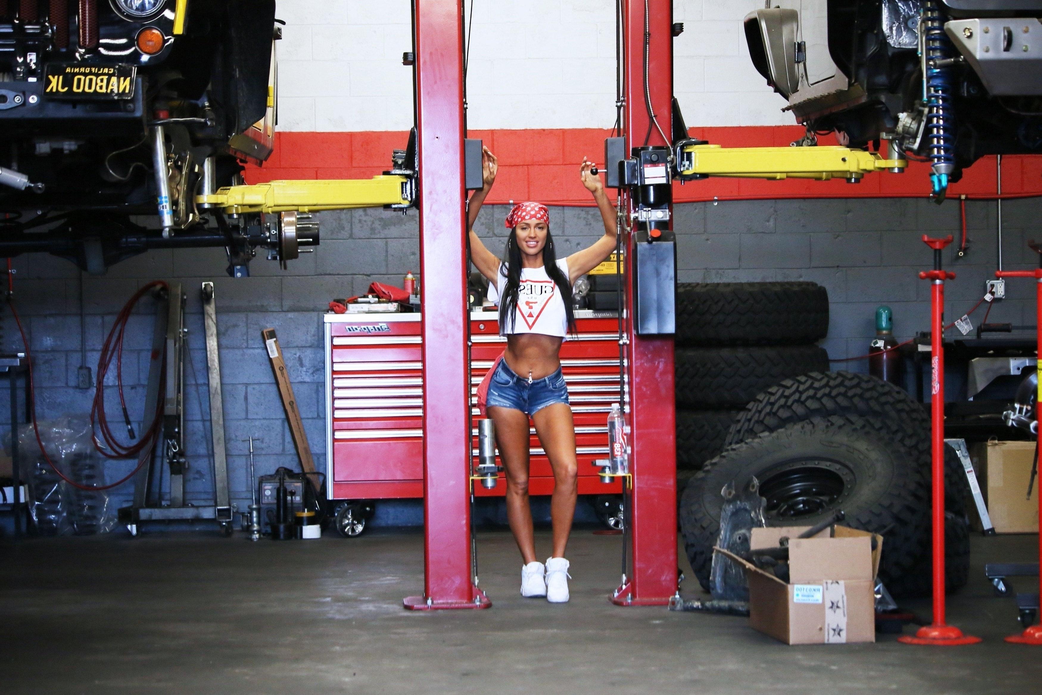 25P Charlie Riina Topless