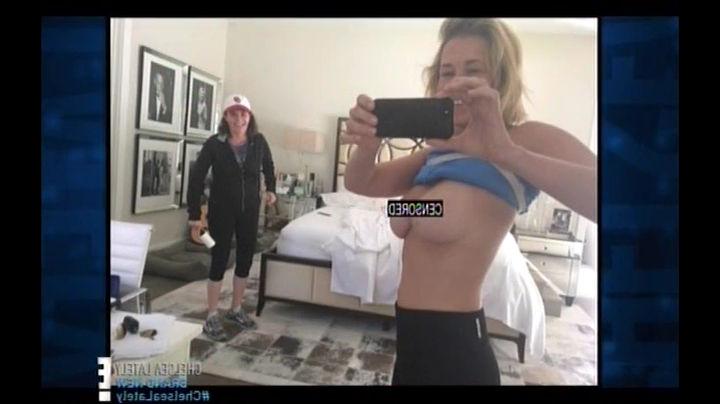 25P Chelsea Handler Topless