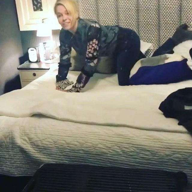 25P Chelsea Handler Topless