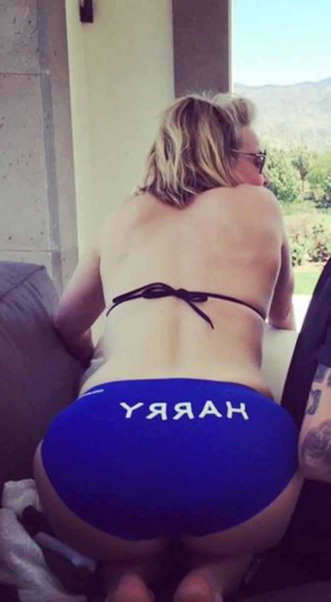 25P Chelsea Handler Topless