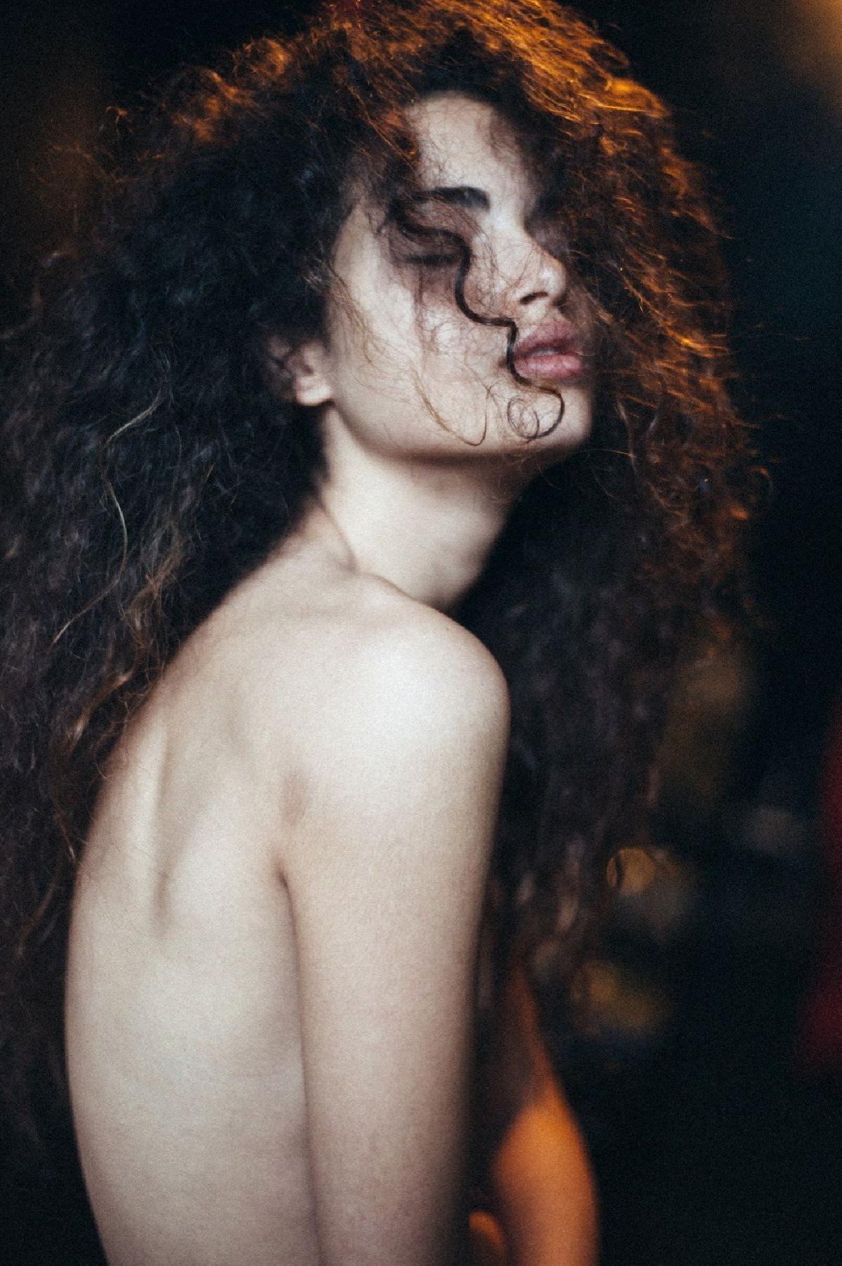 10P Topless Photos of Chiara Scelsi