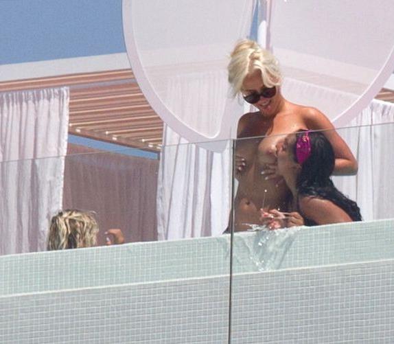 25P Louisa Johnson, Chloe Paige, Havva Rebke Topless
