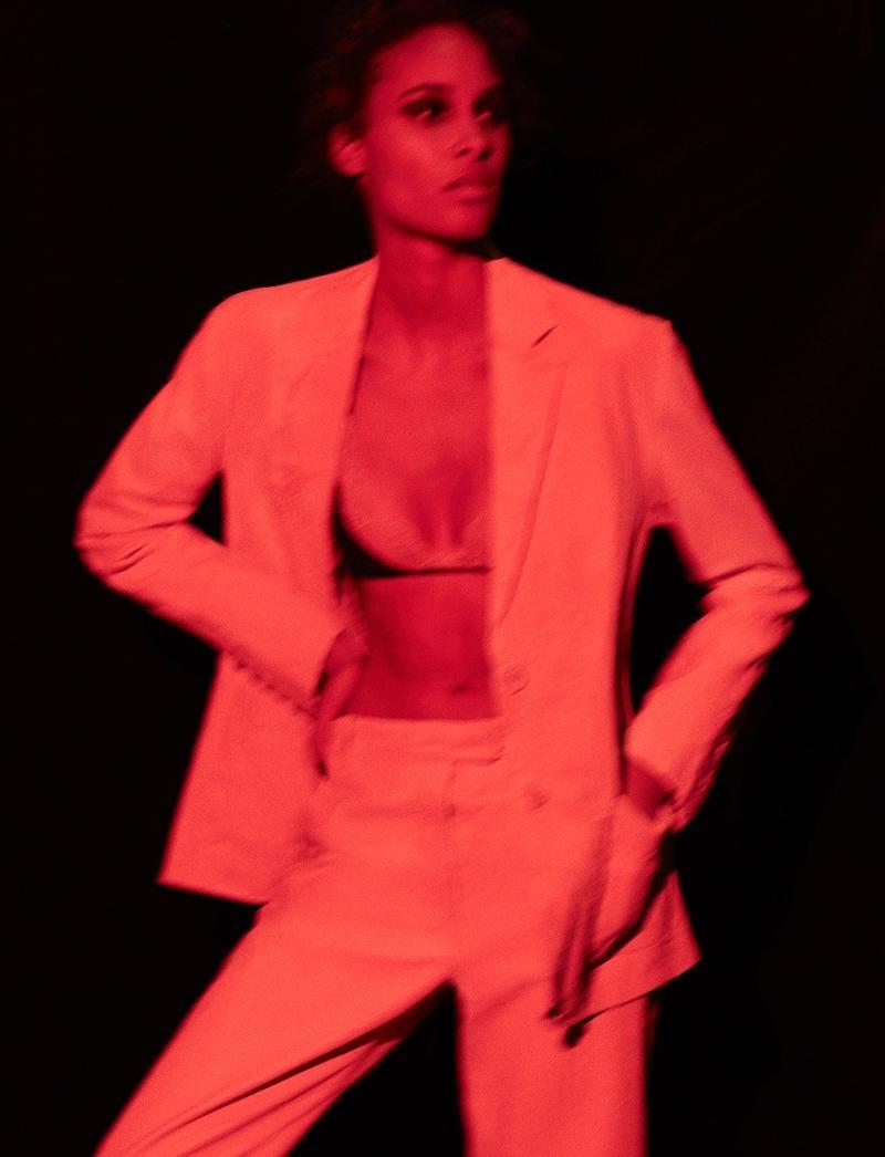12P Cindy Bruna Topless