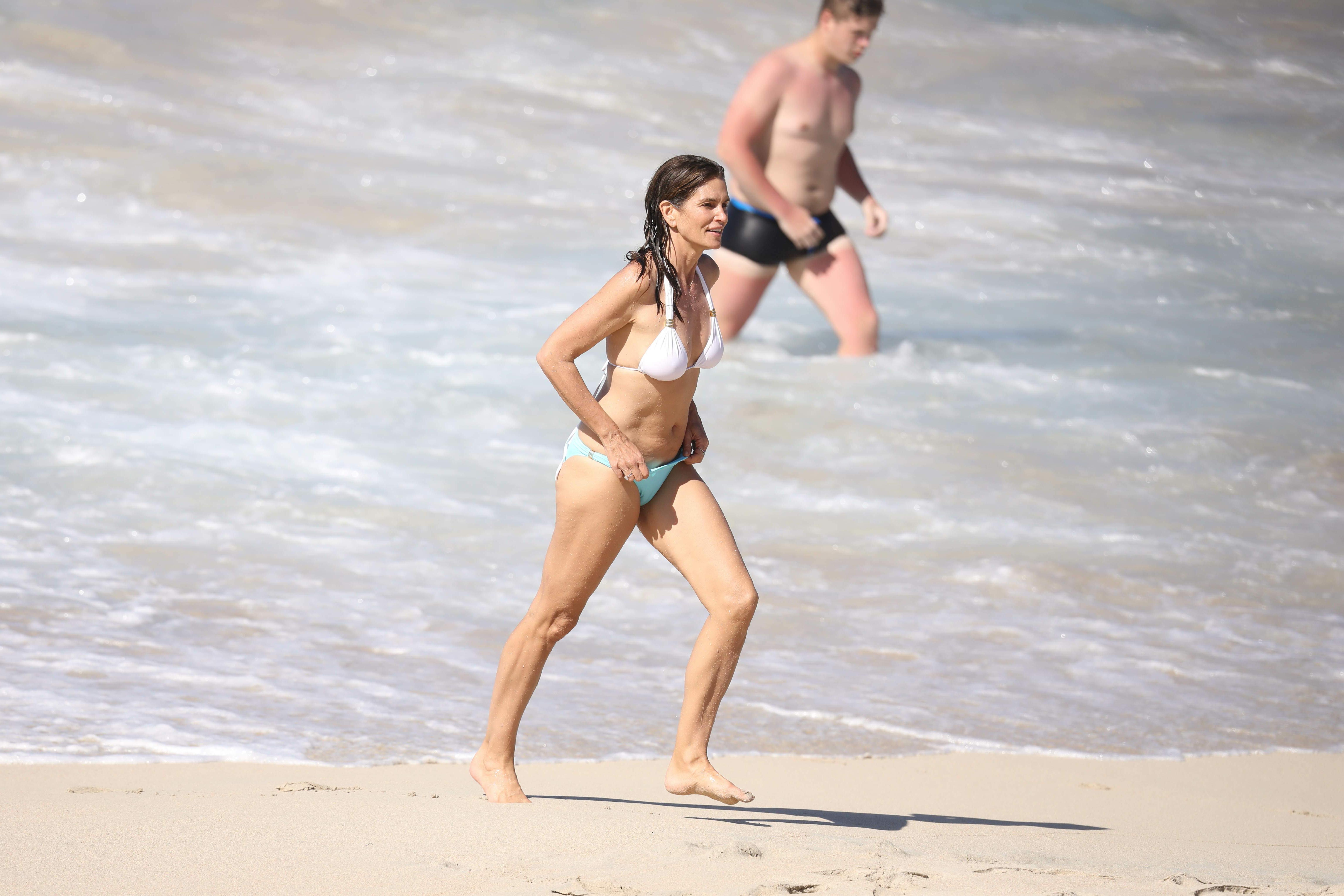 10P Cindy Crawford And Her Classic Hotness