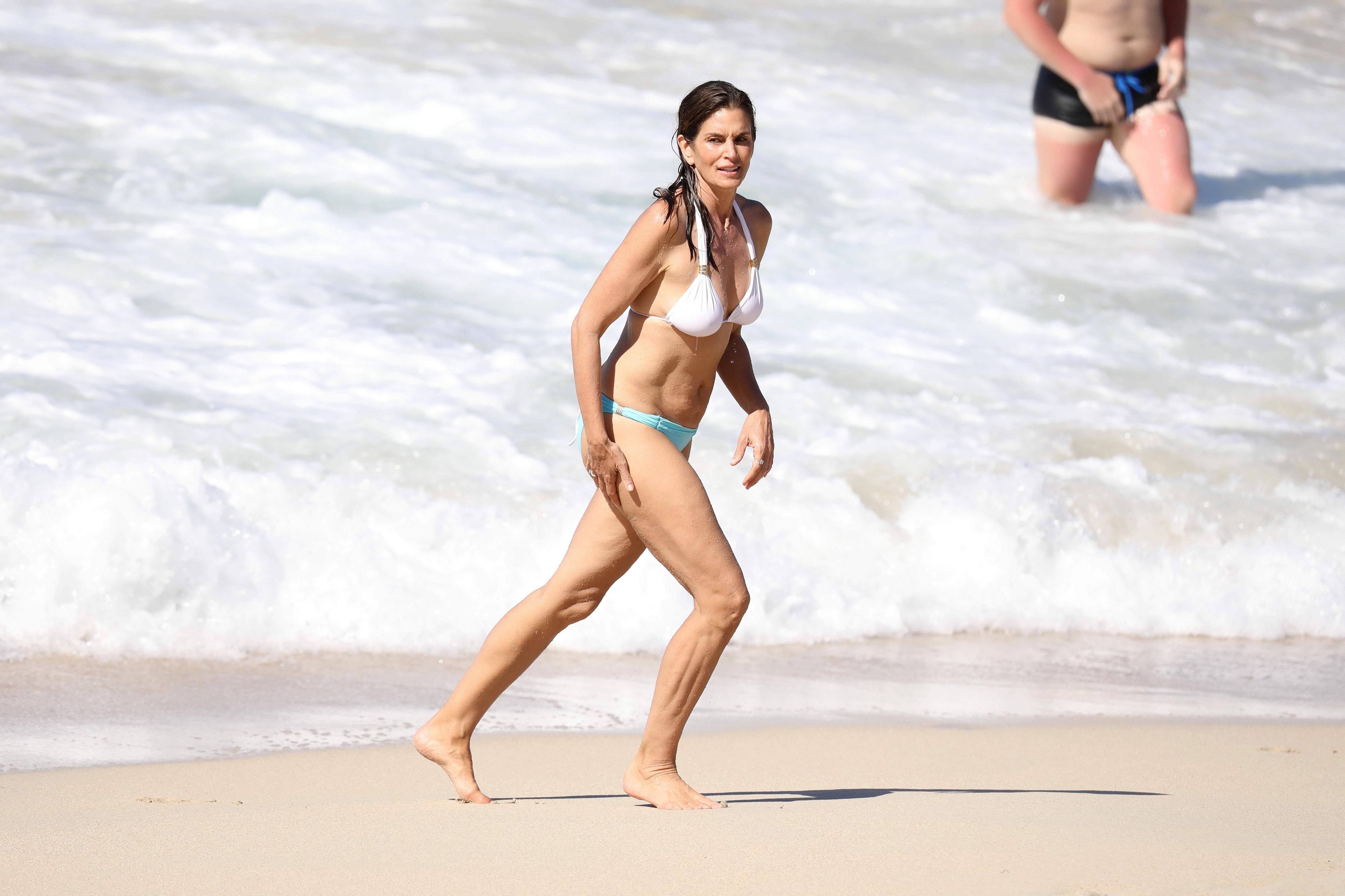 10P Cindy Crawford And Her Classic Hotness
