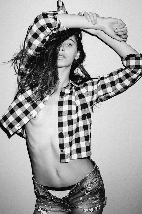 11P Claudia Guarnieri Topless Photos