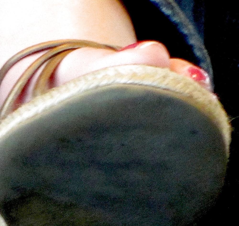 25P Foot Fetish: Female Toes at the Airport