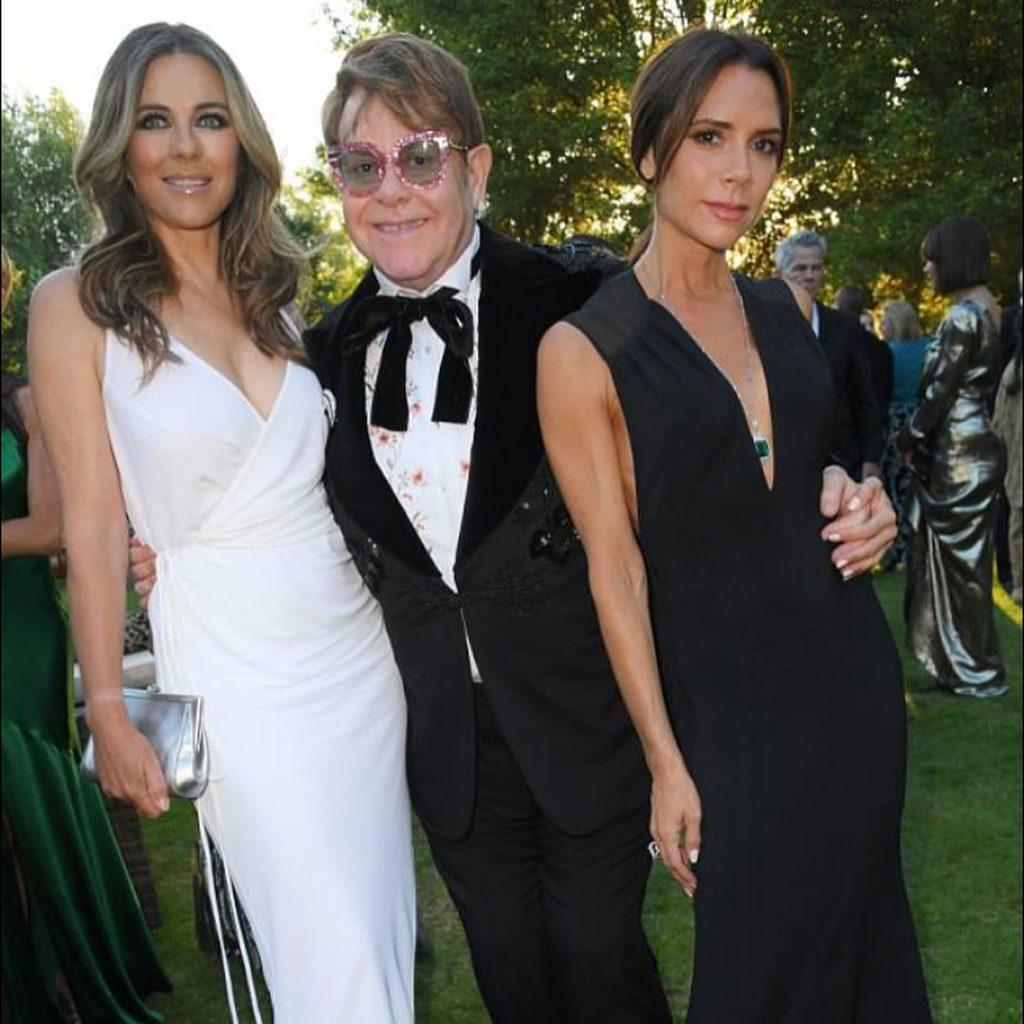 25P Elizabeth Hurley Topless