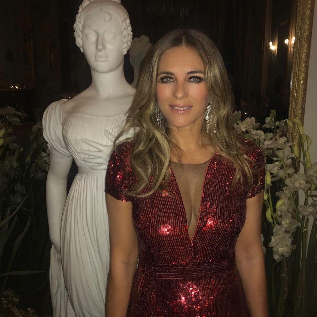 25P Elizabeth Hurley Topless