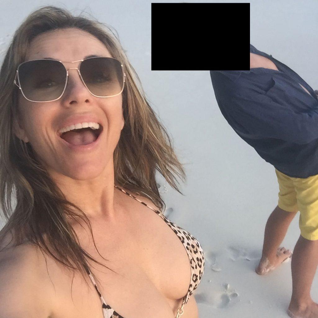 25P Elizabeth Hurley Topless