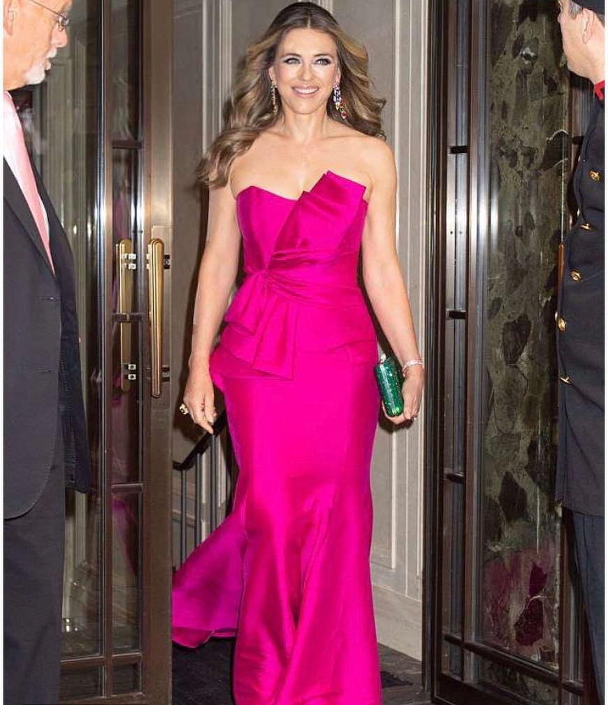 25P Elizabeth Hurley Topless