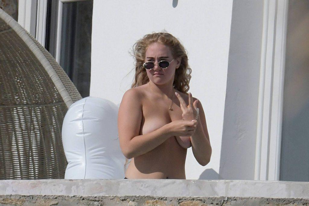 25P Ellie Hemmings Topless