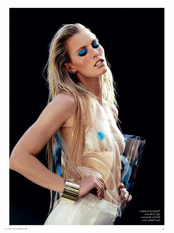 10P Emily Baker Topless photoset