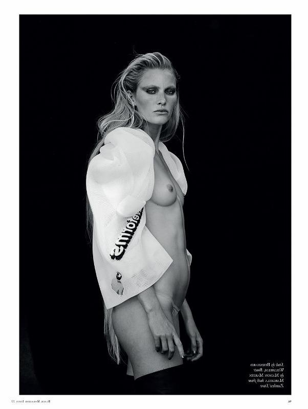 10P Emily Baker Topless photoset