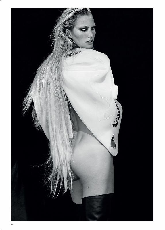 10P Emily Baker Topless photoset