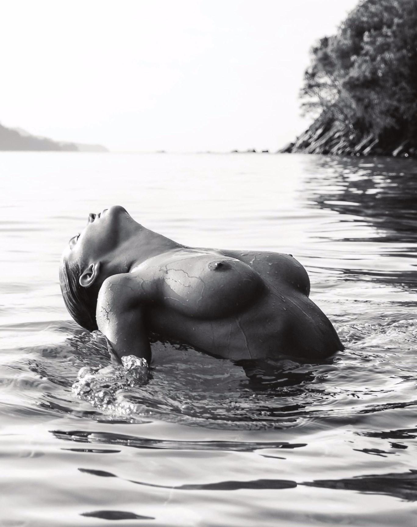 15P Genevieve Morton Topless