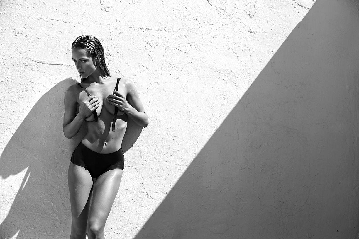 7P Hannah Ferguson Topless Photos