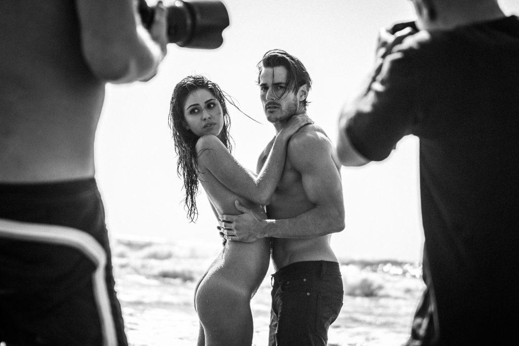 25P Jehane Paris Topless