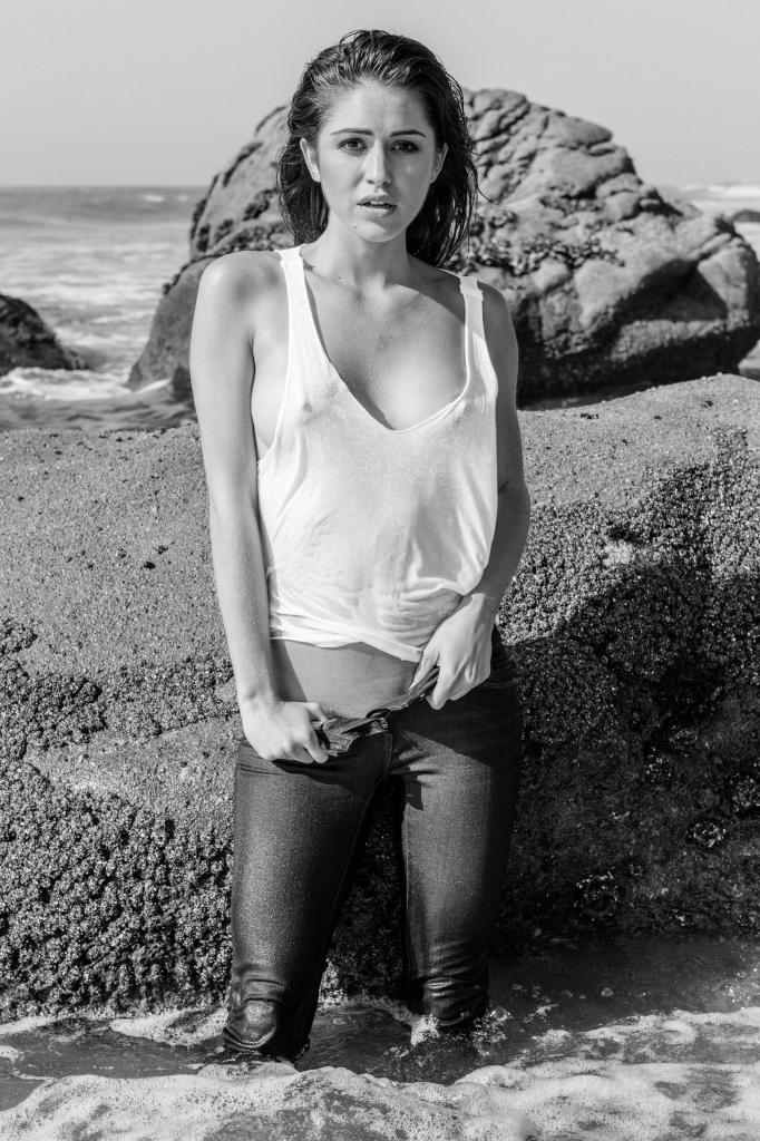 25P Jehane Paris Topless