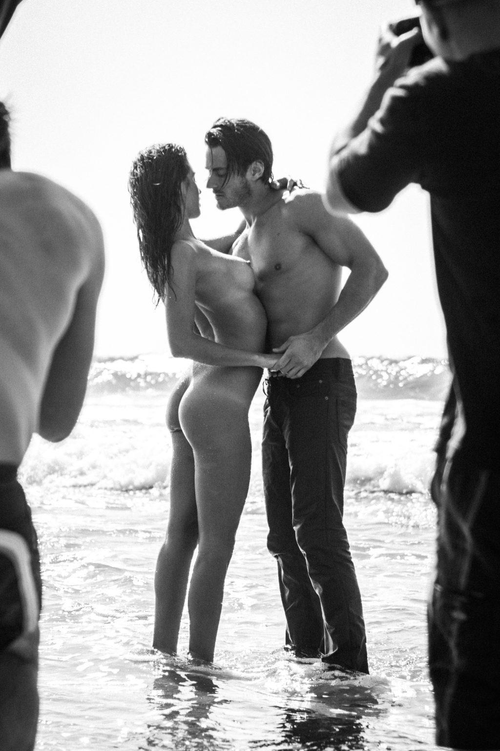 25P Jehane Paris Topless