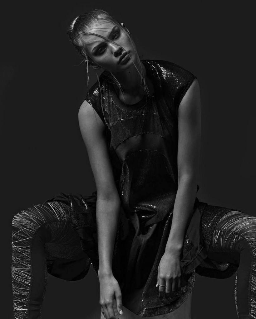 4P B&W Shots Of A Topless Josie Canseco