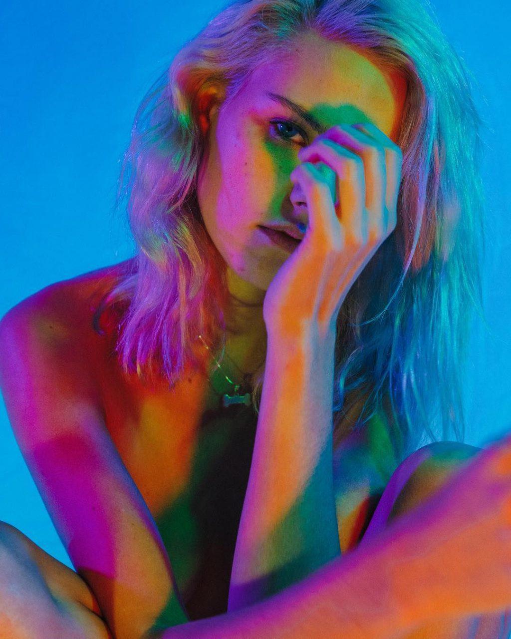 7P Julia Almendra Topless