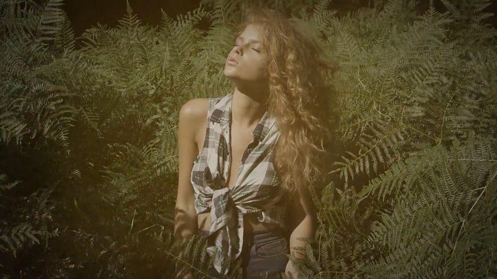 25P Julia Yaroshenko Topless