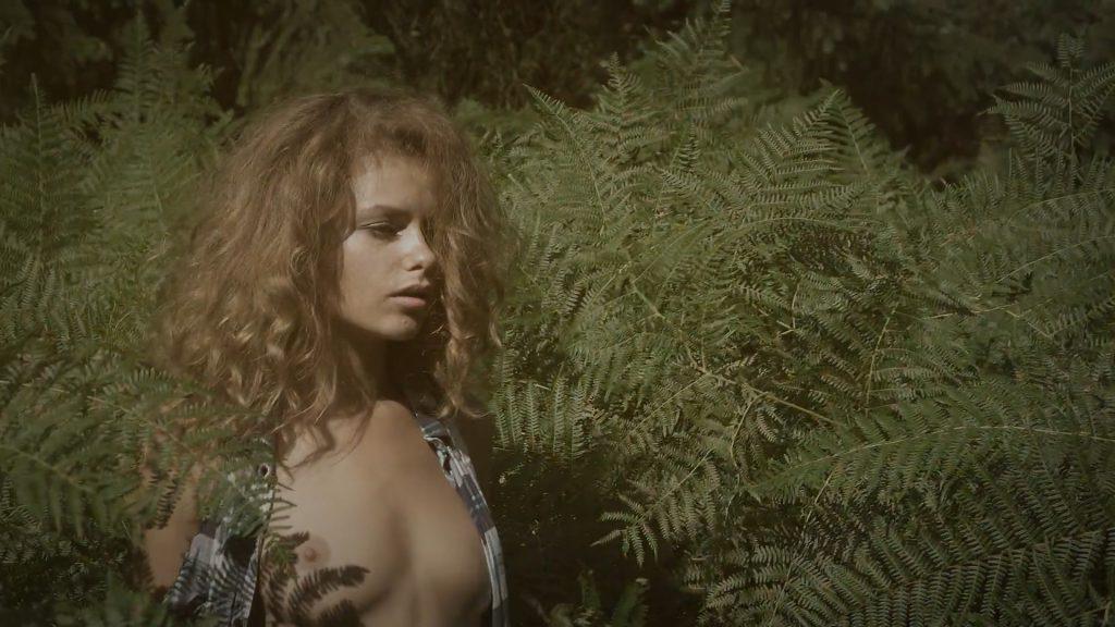 25P Julia Yaroshenko Topless