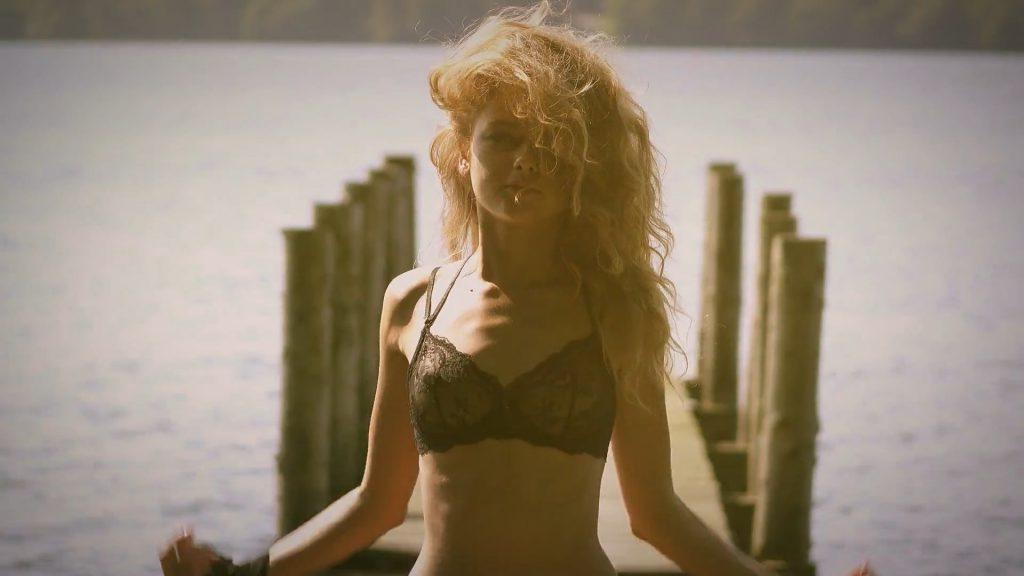 25P Julia Yaroshenko Topless