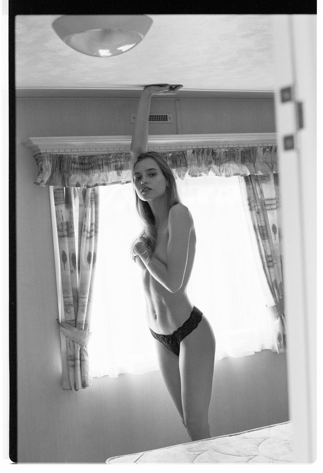 18P Karola Warzecha Topless