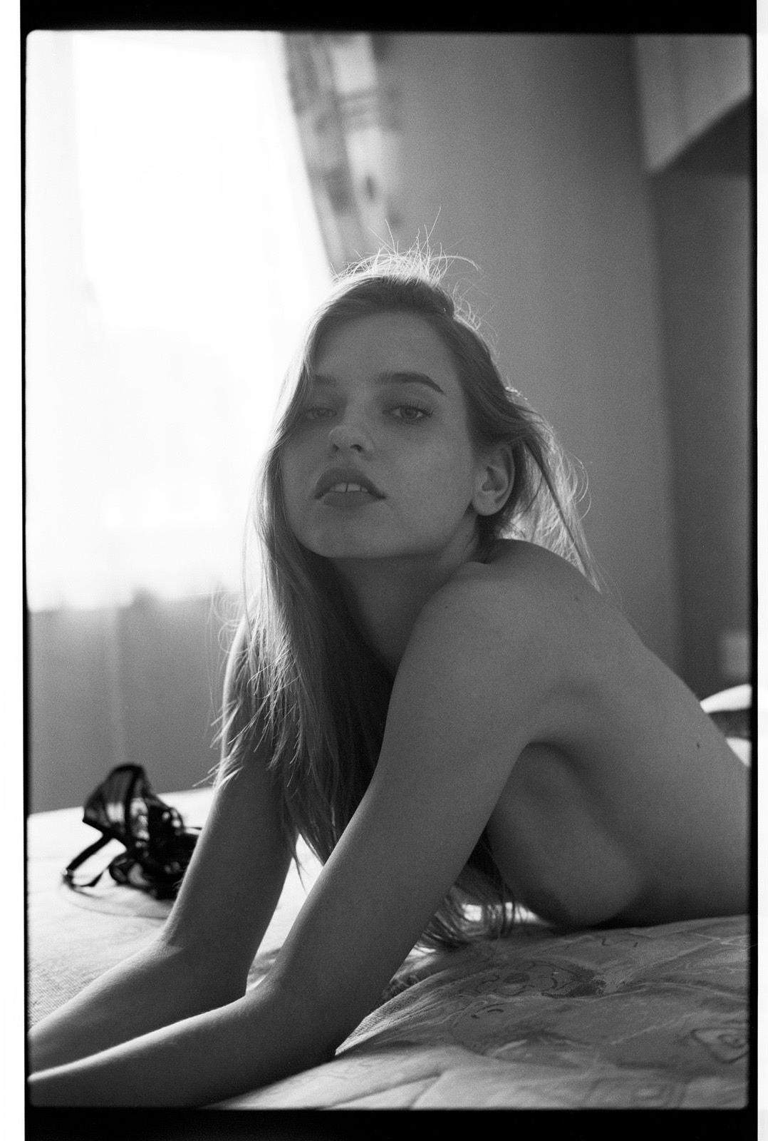 18P Karola Warzecha Topless