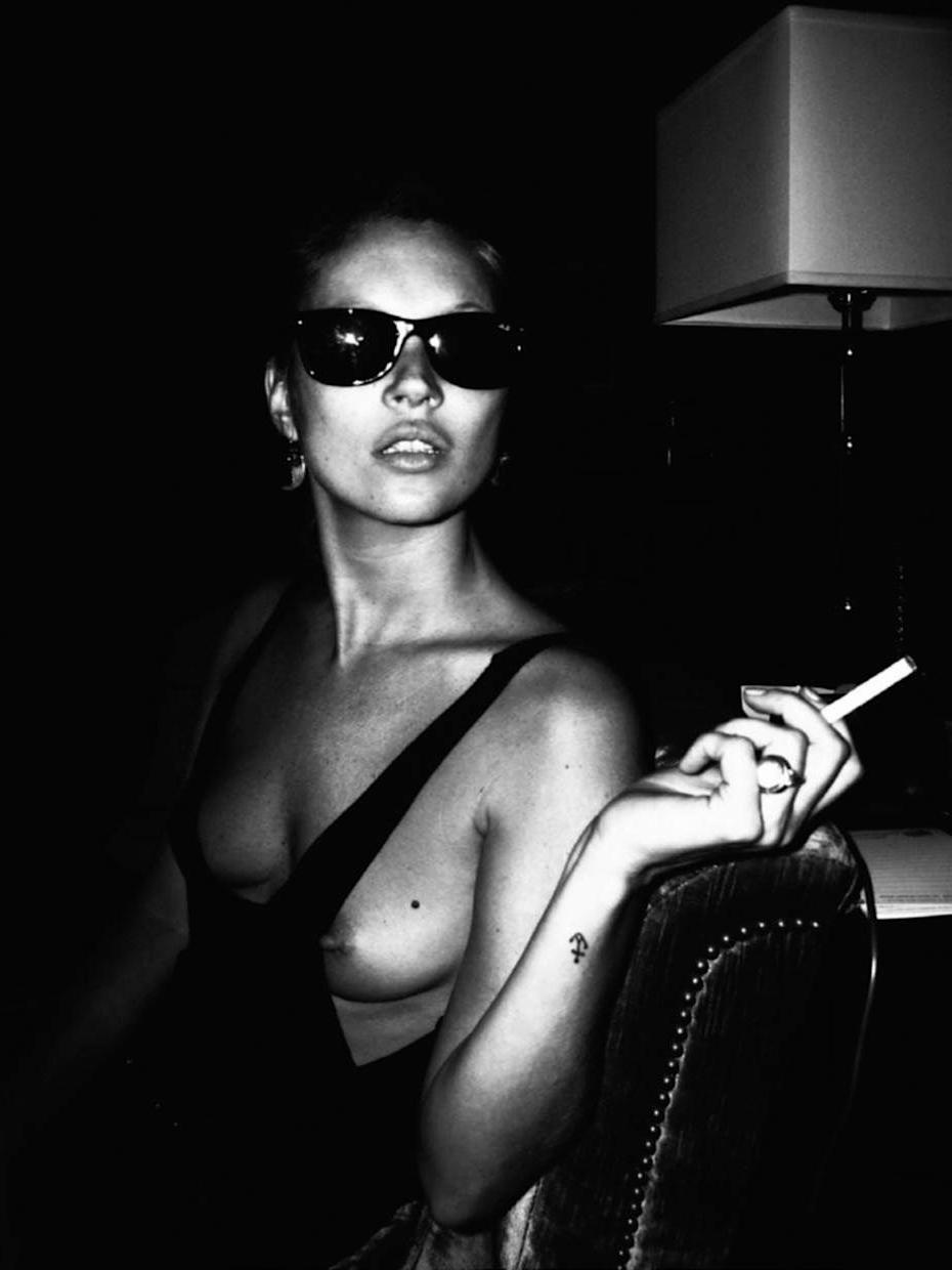 8P Kate Moss Topless Photos